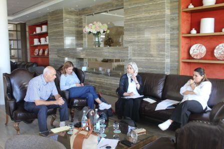 Discussion in hotel 